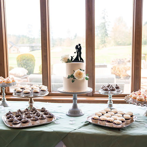 wedding table desserts